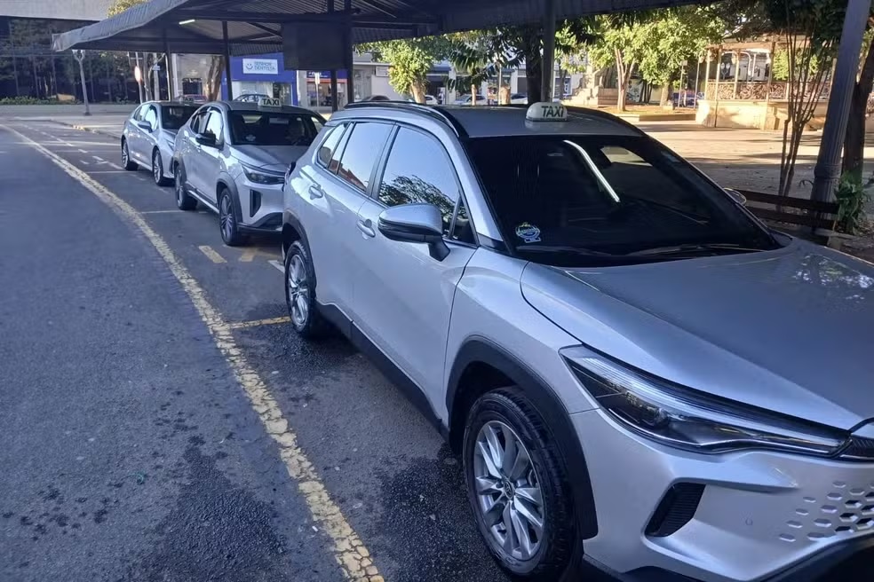 Prefeitura de Piracicaba revoga regra que obrigava táxis comuns a serem da cor prata