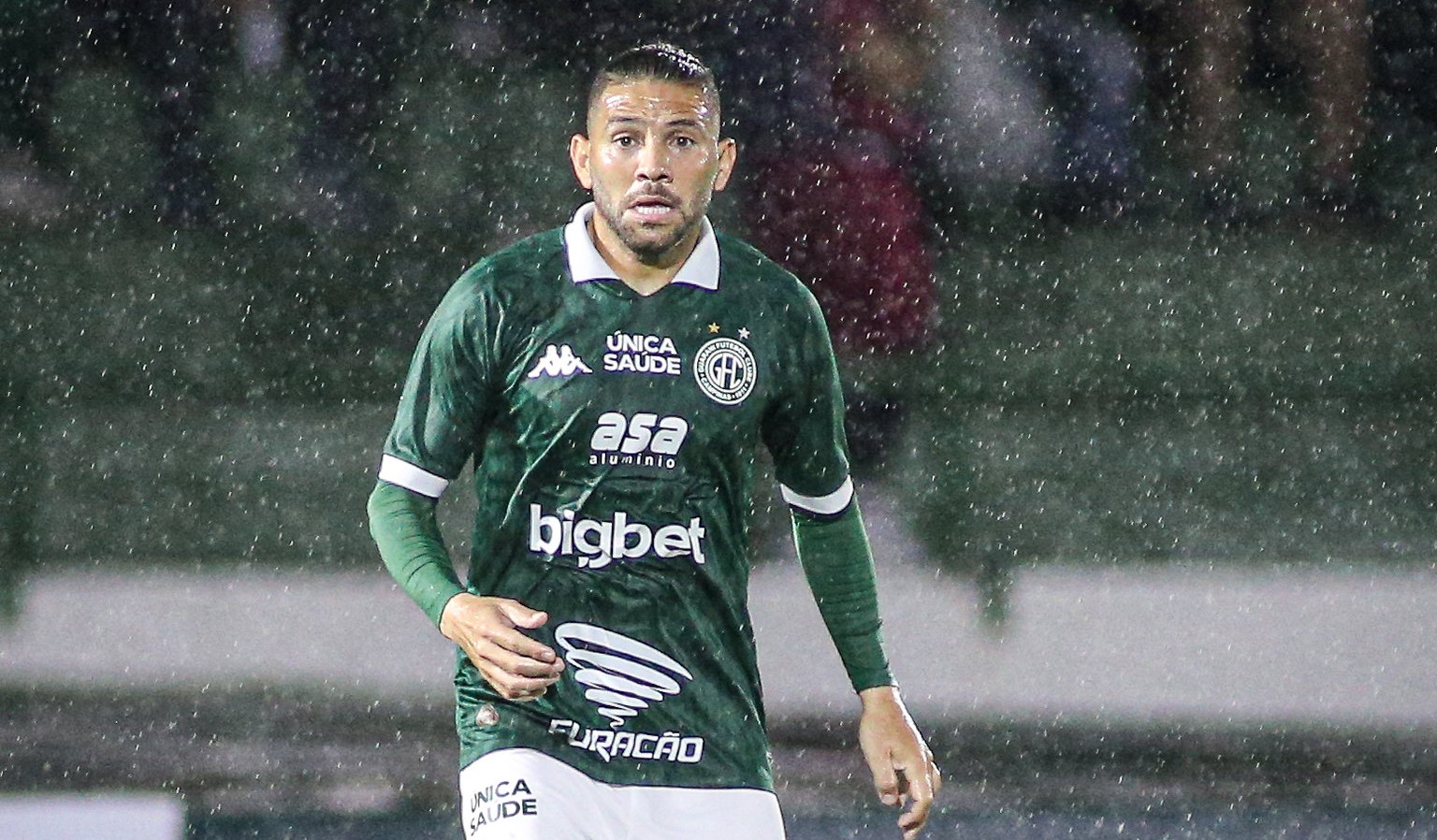 Sem jogar há três meses, Diego Torres recebe férias do Guarani na reta final da Série C