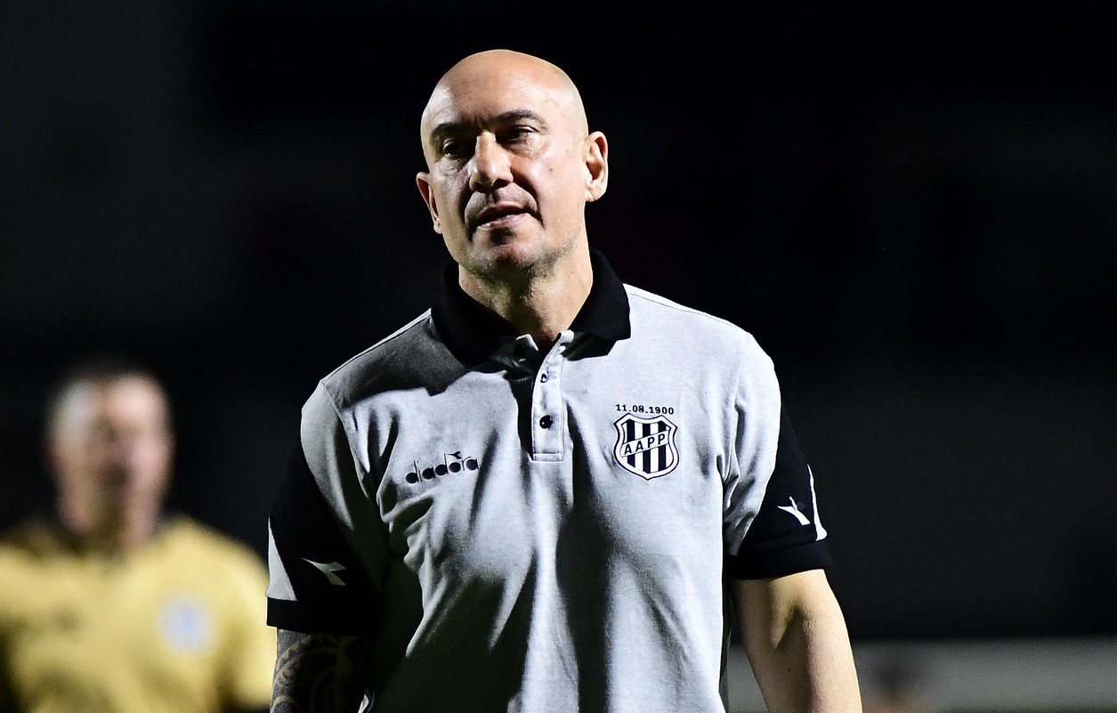 Zanardi fala novamente das dificuldades na Ponte Preta e revela que jogadores estão atuando no sacrifício