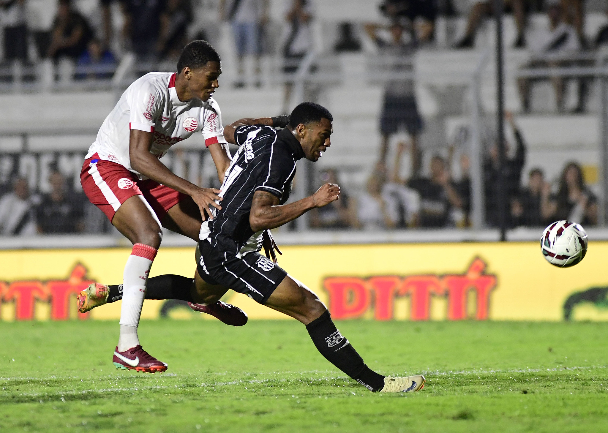 Ponte Preta e Náutico empatam no Moisés Lucarelli