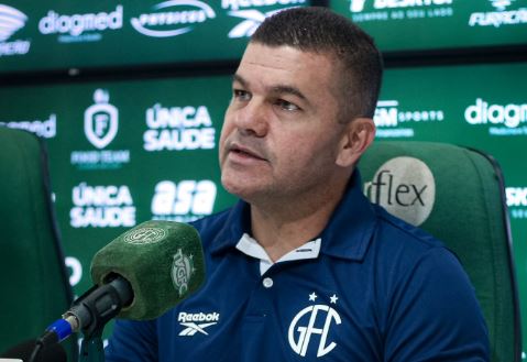 Louzer se emociona ao lembrar de Vadão e pede união no Guarani para jogo decisivo contra o Brusque