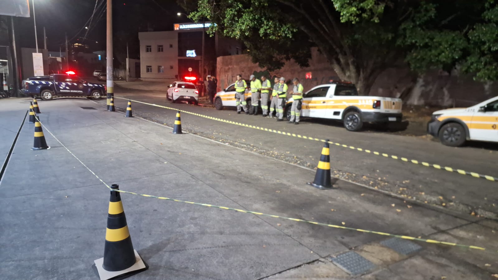 Operação autua 23 veículos em ação contra encontros de carros de luxo em posto de combustível de Campinas 