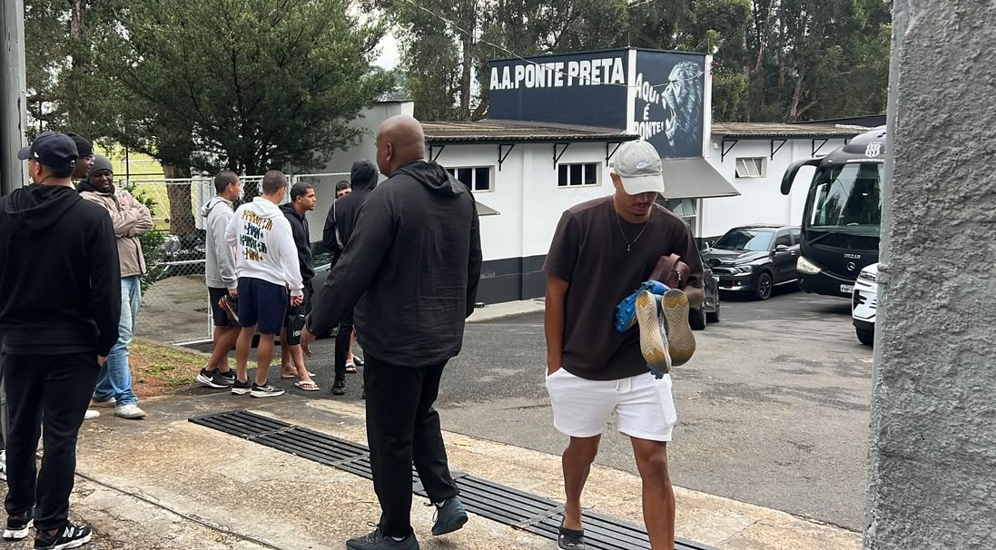 Jogadores da Ponte Preta paralisam atividades por atrasos salariais