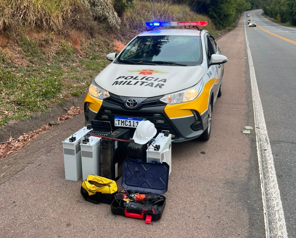 Polícia Rodoviária recupera carga de baterias furtadas de torres de telefonia 