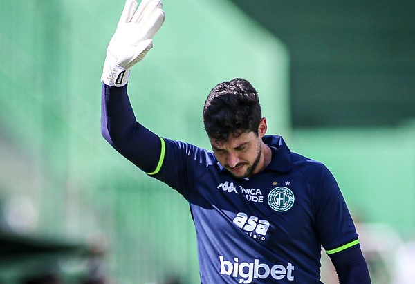 Goleiro do Guarani se pronuncia após eliminação da Série C