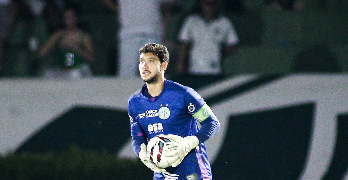 Guarani confirma empréstimo do goleiro Caíque França ao Ceará