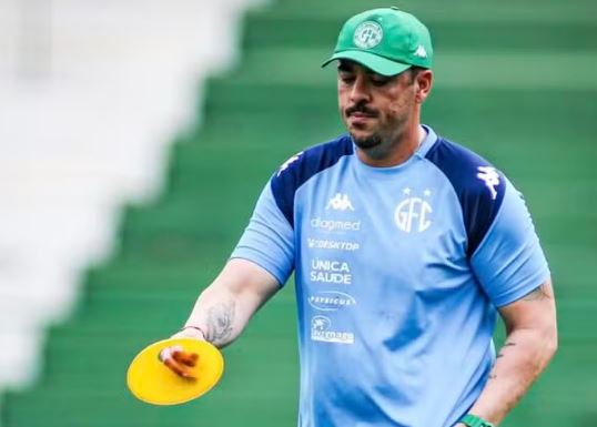 Auxiliar permanente da comissão técnica deixa o Guarani