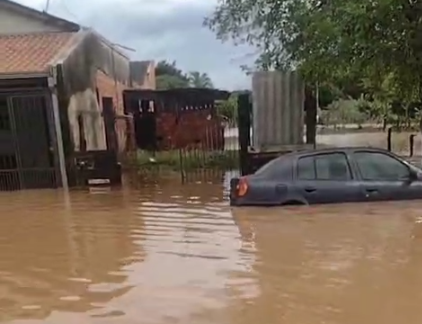 Chuva deixa cerca de 100 casas alagadas e mobiliza equipes em Sumaré 
