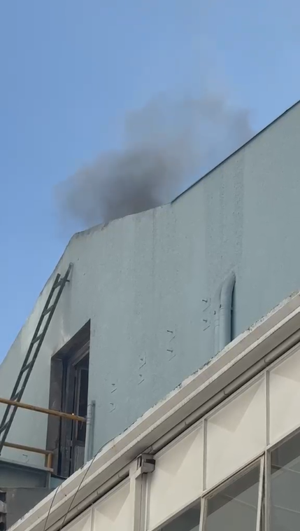Incêndio atinge telhado do Hospital Mário Gatti e suspende entrada de pacientes na emergência 