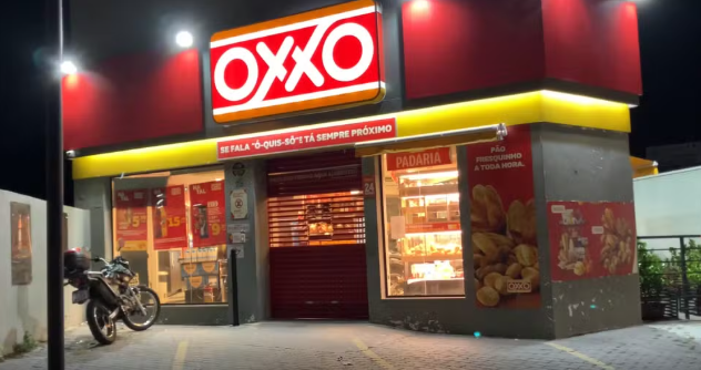 Justiça condena rede Oxxo a pagar R$ 2 milhões por falhas na segurança de funcionários 