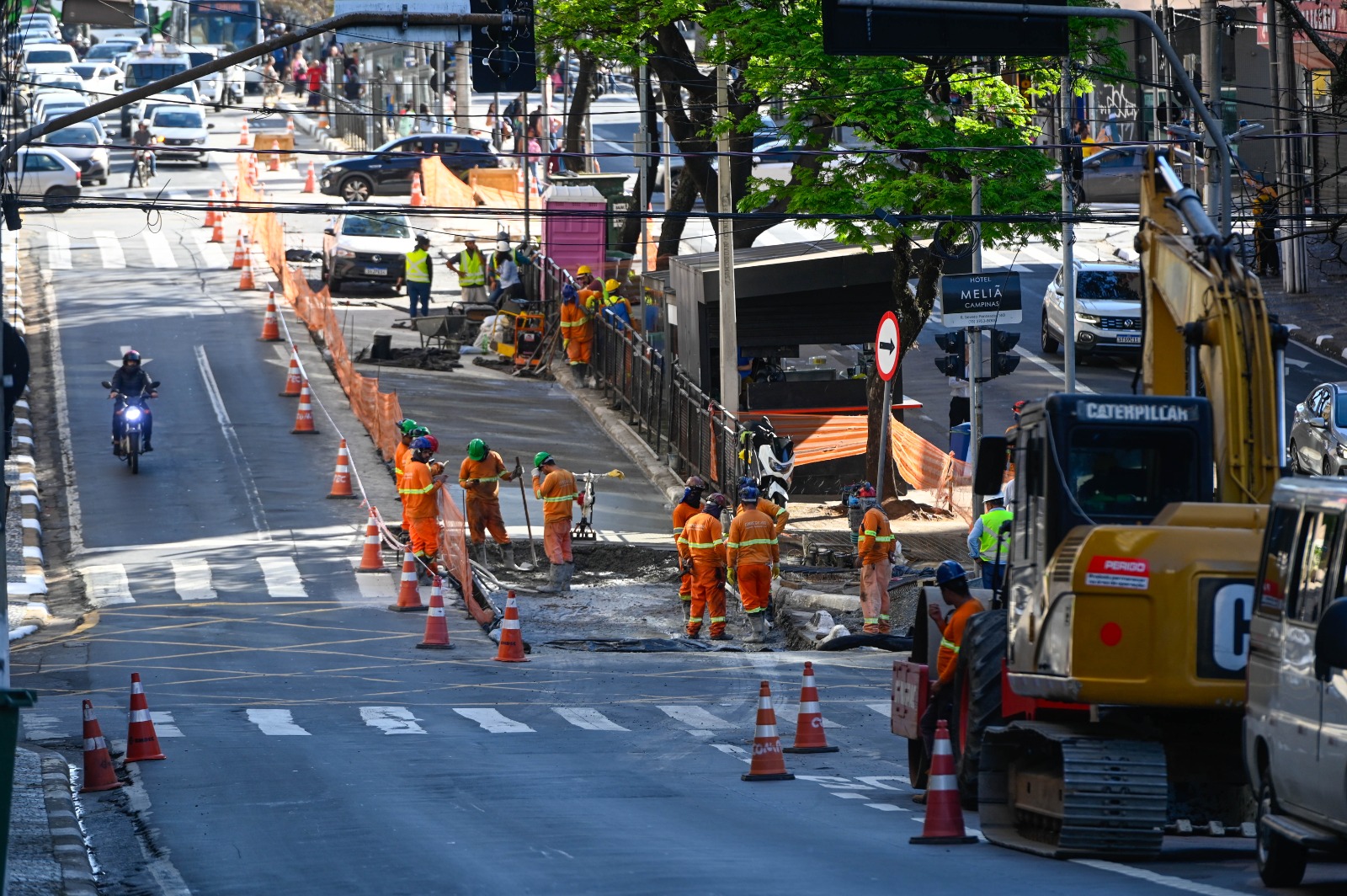 Obras do pavimento rígido do BRT avançam em duas frentes no Centro de Campinas