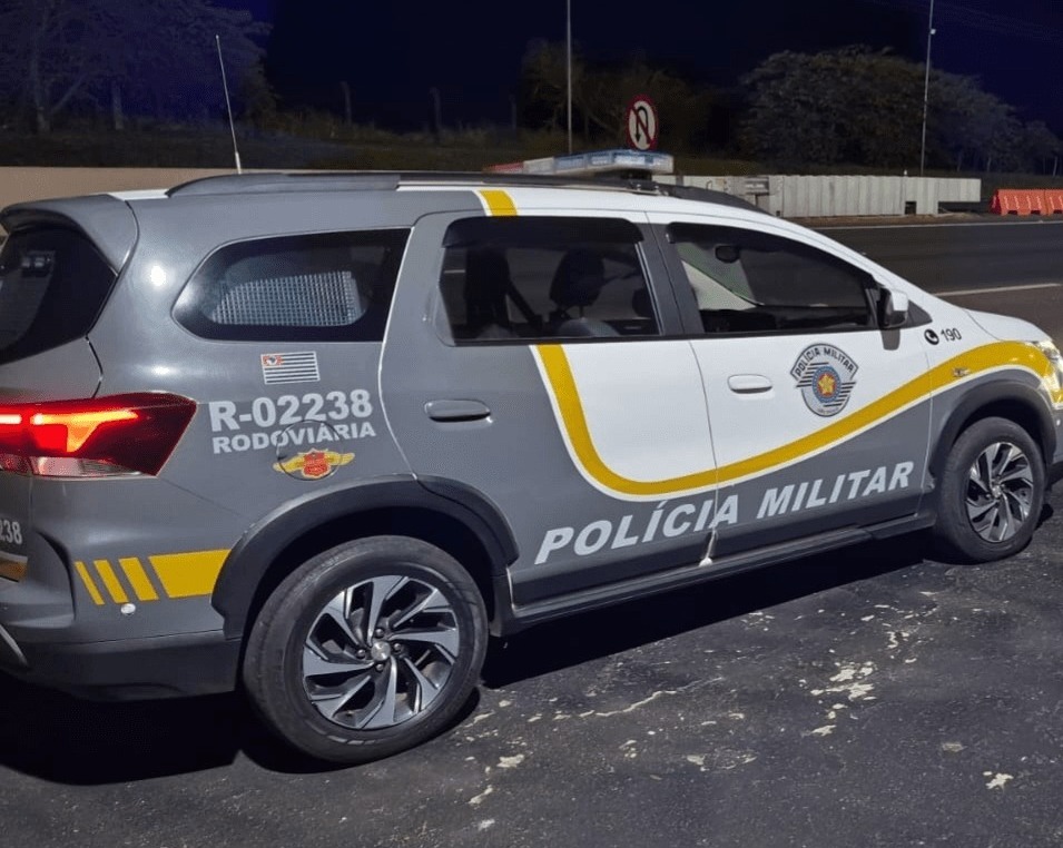 Caminhão dos Correios é roubado na Anhanguera, em Sumaré; funcionários foram mantidos reféns 