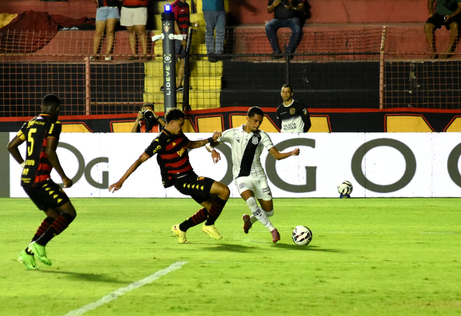 Ponte Preta perde mais uma na Série B e amarga longo jejum de vitórias