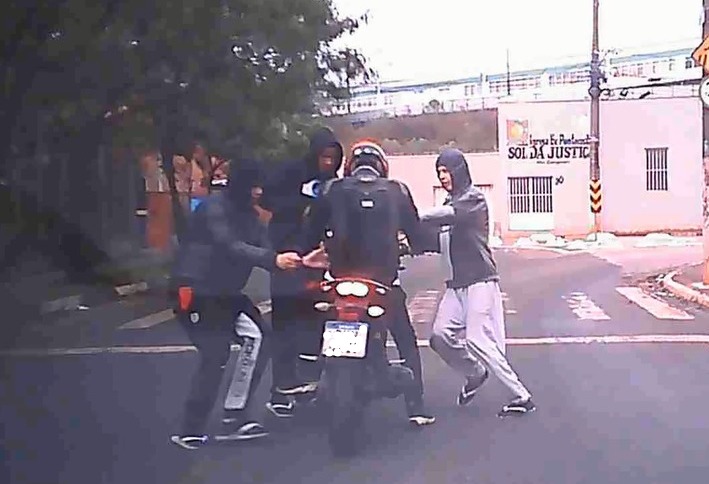 Trio assalta motociclista e leva moto avaliada em R$ 20 mil em Campinas 