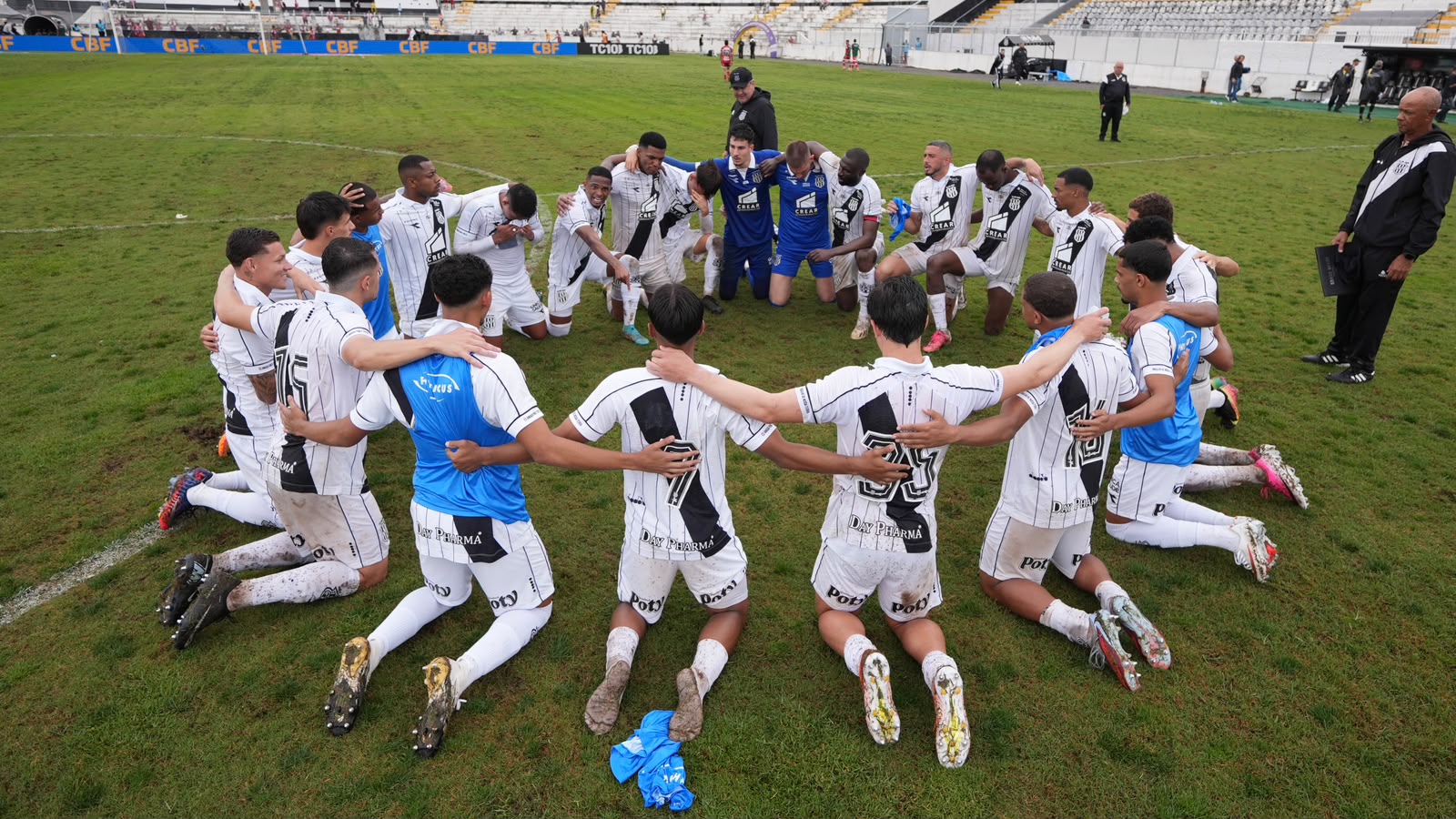 Após fim do jejum, jogadores da Ponte Preta celebram vitória sobre o CRB; ouça as entrevistas do pós-jogo