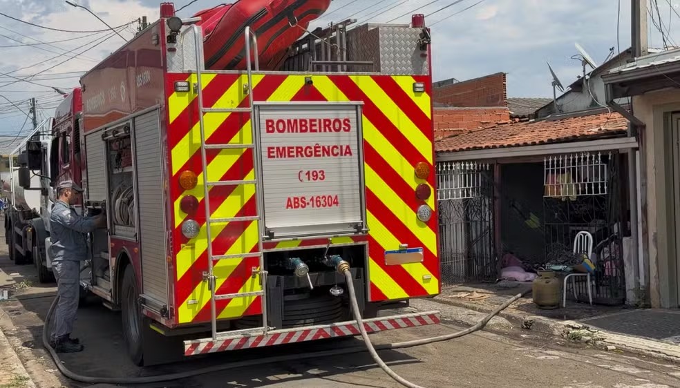 Botijão explode e incêndio destrói casa em Santa Bárbara d’Oeste 