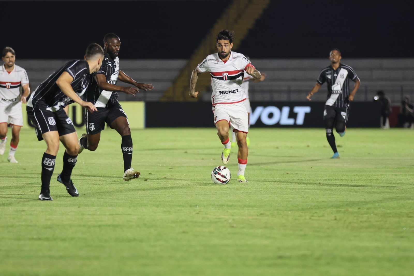 Ponte Preta não oferece resistência e perde para o Botafogo-SP