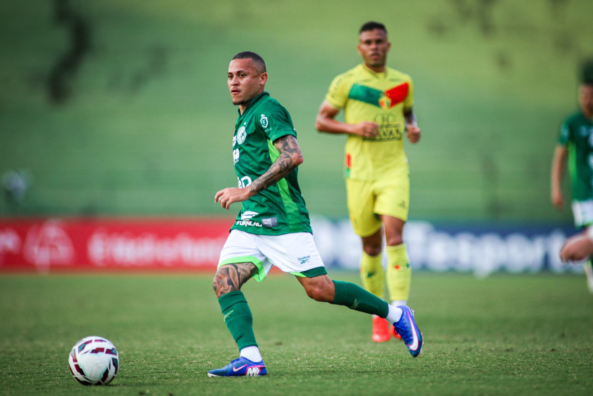 Guarani renova com goleiro Mateus Claus e tenta acerto com João Paulo