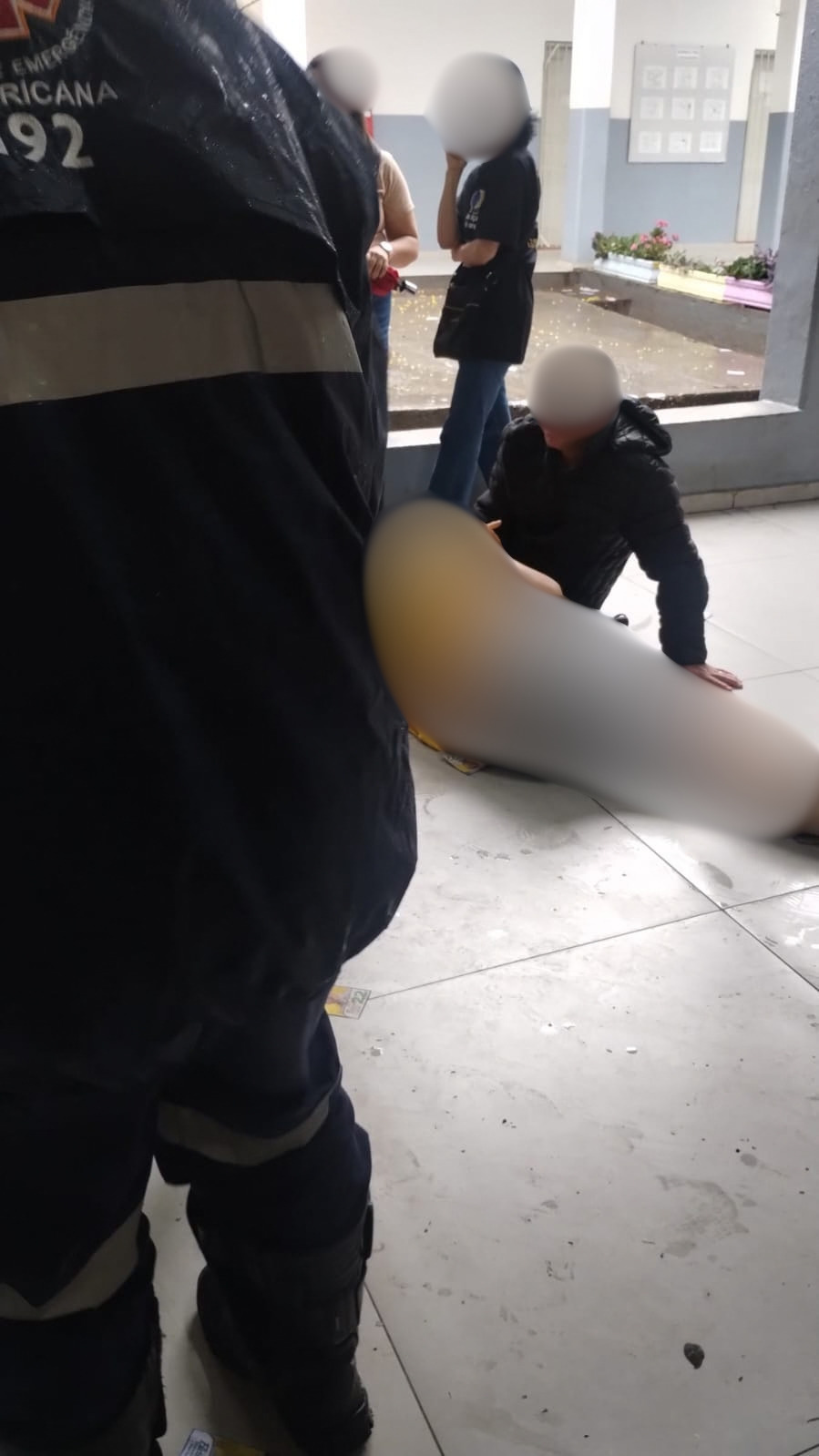 Homem fica ferido após escorregar em santinhos durante votação em Americana