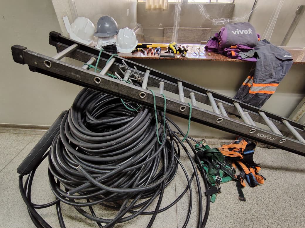 Falsos funcionários de empresa de telefonia são presos com 220 quilos de fios em Piracicaba 