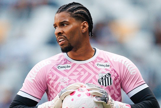 Comissão técnica do Santos irá se reunir com goleiro Diógenes para discutir falhas