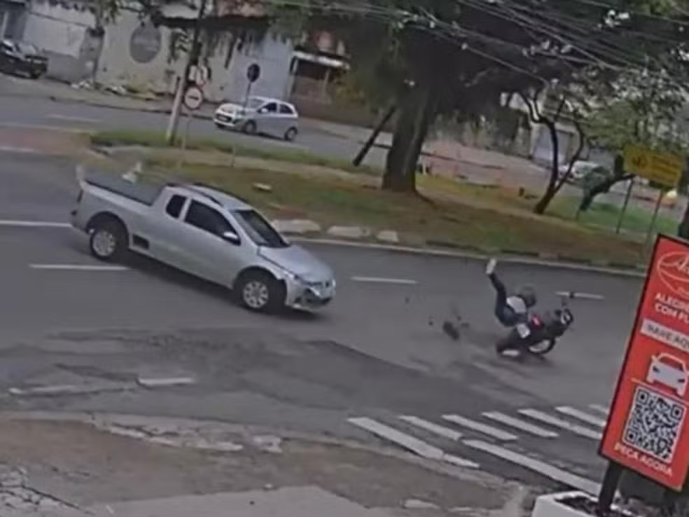Motociclista fica ferido após ser atingido por veículo em cruzamento na Avenida Princesa D’Oeste 
